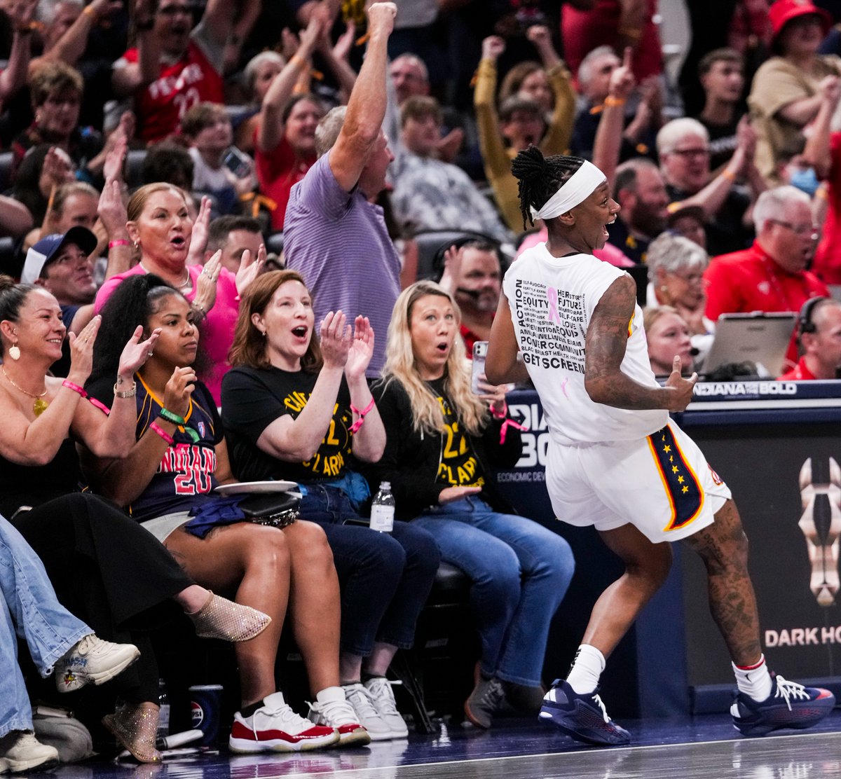 _graceephotos's tweet photo. The Indiana Fever defeated the Connecticut Sun, 84-80, on Wednesday, Aug. 28, 2024, at Gainbridge Fieldhouse in Indianapolis. @indystar @IndyStarSports 

https://t.co/GhaYde2B3H https://t.co/jrN1JZh5bh