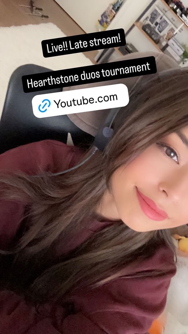 afhktbf's tweet photo. late night stream 💫 https://t.co/MB6s4nc9lm