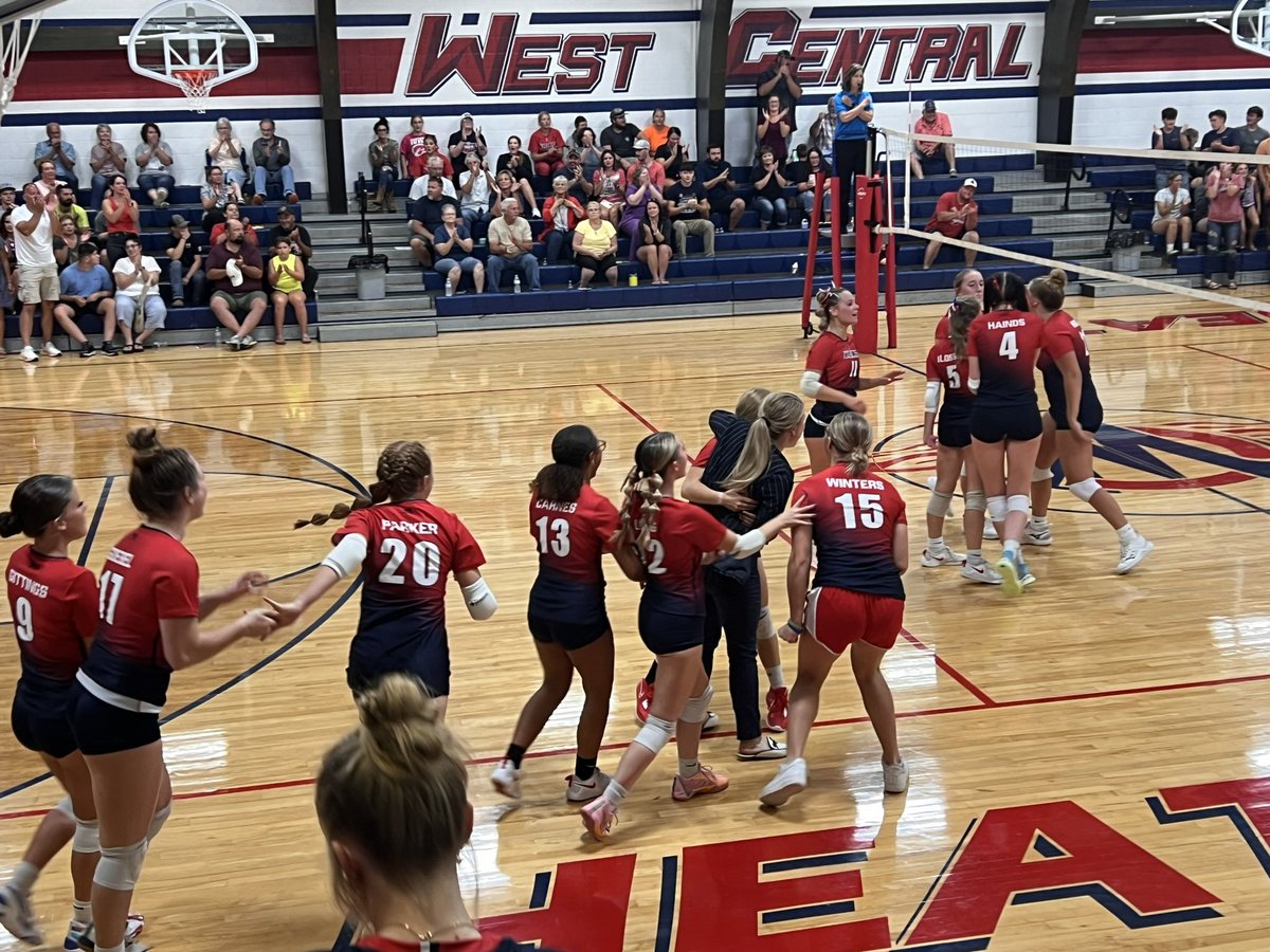 FHSJeffParsons's tweet photo. Congrats Kristen Parsons Mynatt on your first career Varsity win. 15-25, 25-21 and 25-12 over Galesburg. Wishing you many more and let's gooooo Heat! https://t.co/6pW0txeE3X