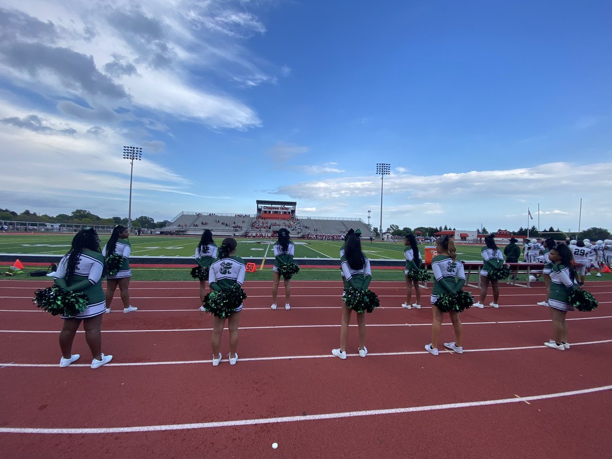 cheer_wb's tweet photo. First game of the season freshman and JV cheer 🖤⚓️ https://t.co/mwbTEu6gea