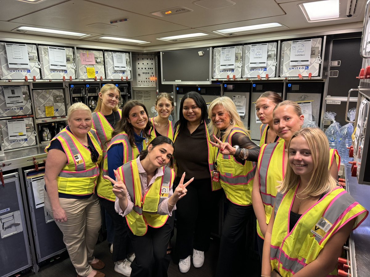 lilleys62's tweet photo. Girls in Aviation a month early. Syd took the opportunity with Syd airport to host 18 young ladies just graduated from Travel and Tourism to host with a tour of the operation and then Sydney Airport job fair @weareunited @DJKinzelman @sam_shinohara https://t.co/Phpt231FNF