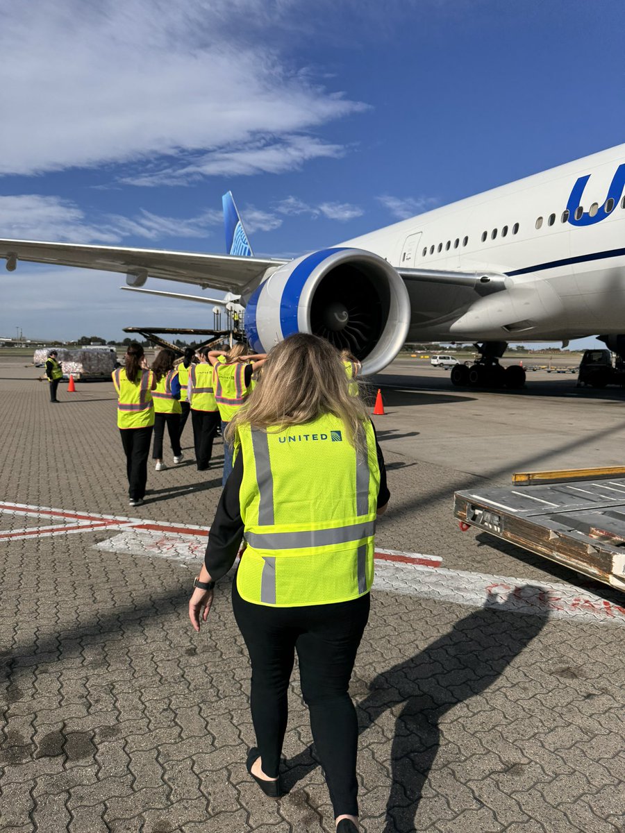 lilleys62's tweet photo. Girls in Aviation a month early. Syd took the opportunity with Syd airport to host 18 young ladies just graduated from Travel and Tourism to host with a tour of the operation and then Sydney Airport job fair @weareunited @DJKinzelman @sam_shinohara https://t.co/Phpt231FNF