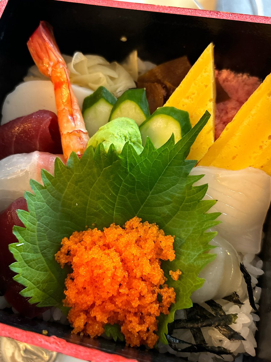 Carolina_3254's tweet photo. Chirashi Sushi !!!
Sushi beautifully placed in a box!!!
Itadakimasu!!!
#sushi #chirashi #japanesefood https://t.co/kGlydX2OBI