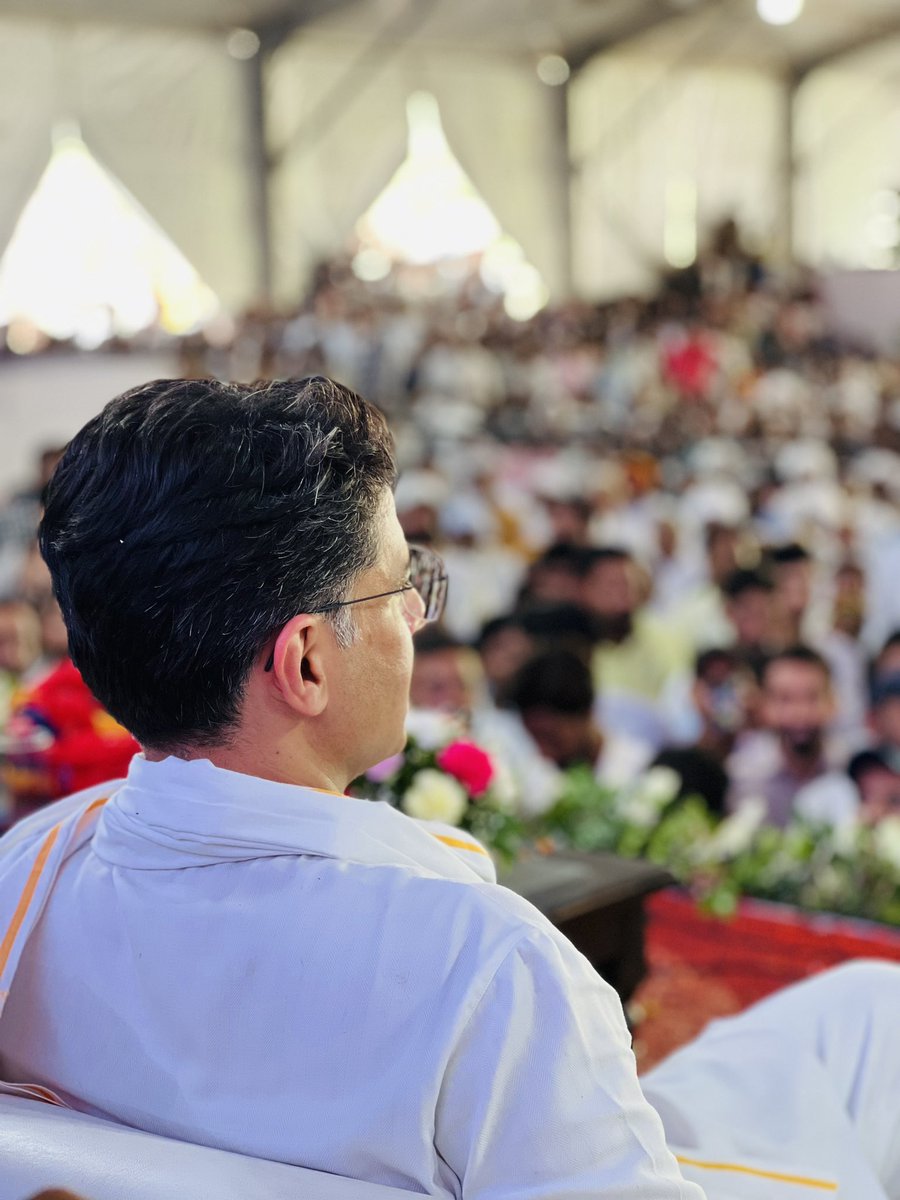 Bhola_Manas_'s tweet photo. "माना कि #सादगी का दौर नहीं
मगर सादगी से अच्छा कुछ और नही...♠️
@SachinPilot 👑
Good_Morning #PilotLovers 🤞❤️✈️
💚!! सुप्रभात !! राधे राधे !! जय श्री कृष्णा !!💚
🙏राम राम सा🙏 https://t.co/9k2fsstGJs