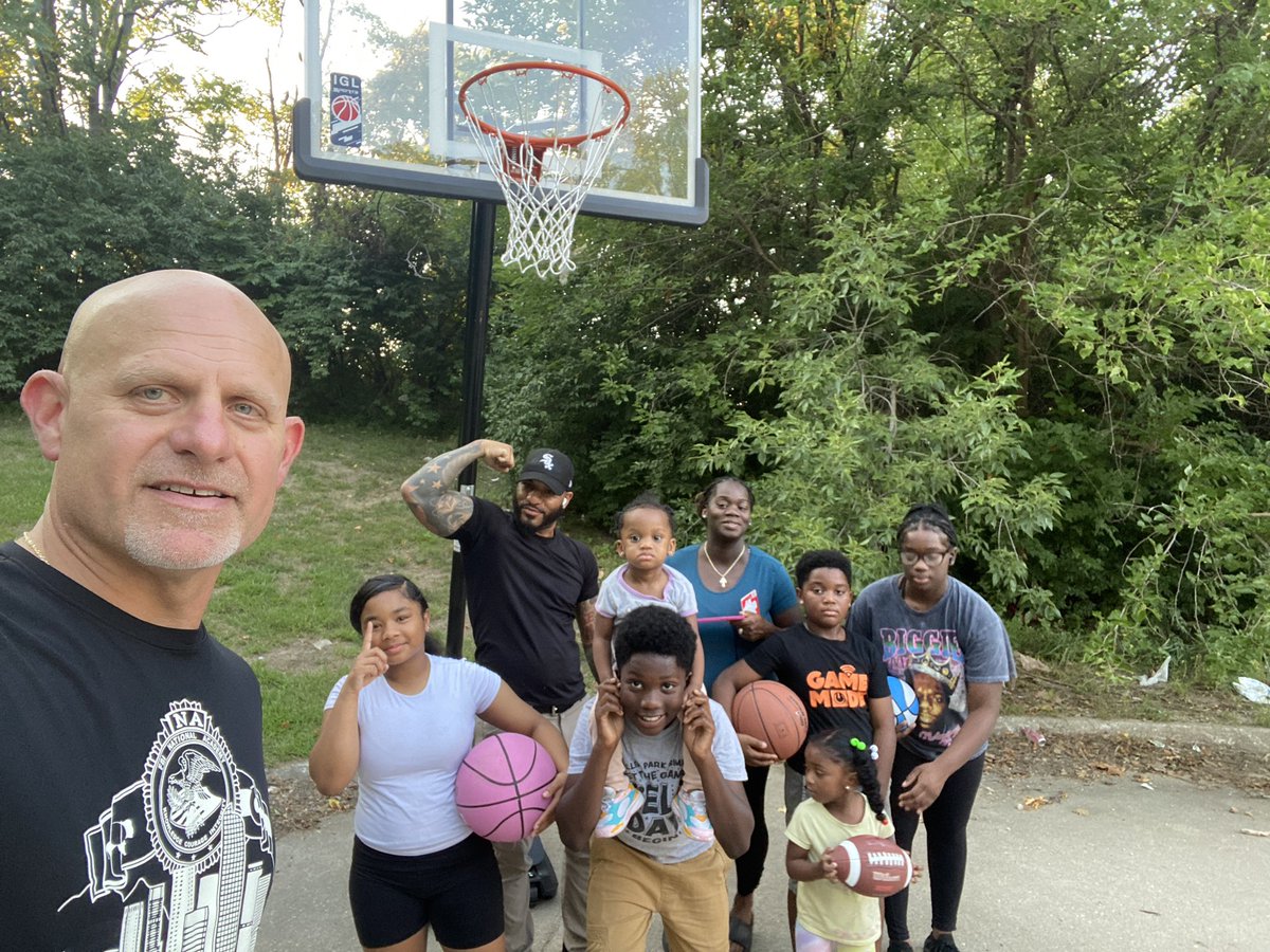 KangerKen's tweet photo. Mom told us her son was trying to fix the old hoop. #Fixed
Thanks @omaha_scanner for the donation
Thx Warden Gable and Ne. Dept of Corrections for building our hoops!
#OperationNETS
#NeighborhoodEngagementThruSports
๐ฎ๐โโ๏ธ๐๐ https://t.co/NsZF4k91td