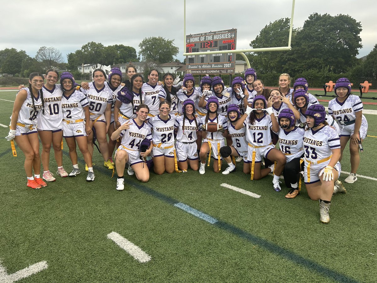 JamesVoyles6560's tweet photo. First…this is the group who will forever be the first to do it at RMHS #GirlsFlagFootball https://t.co/cEPry36EGs