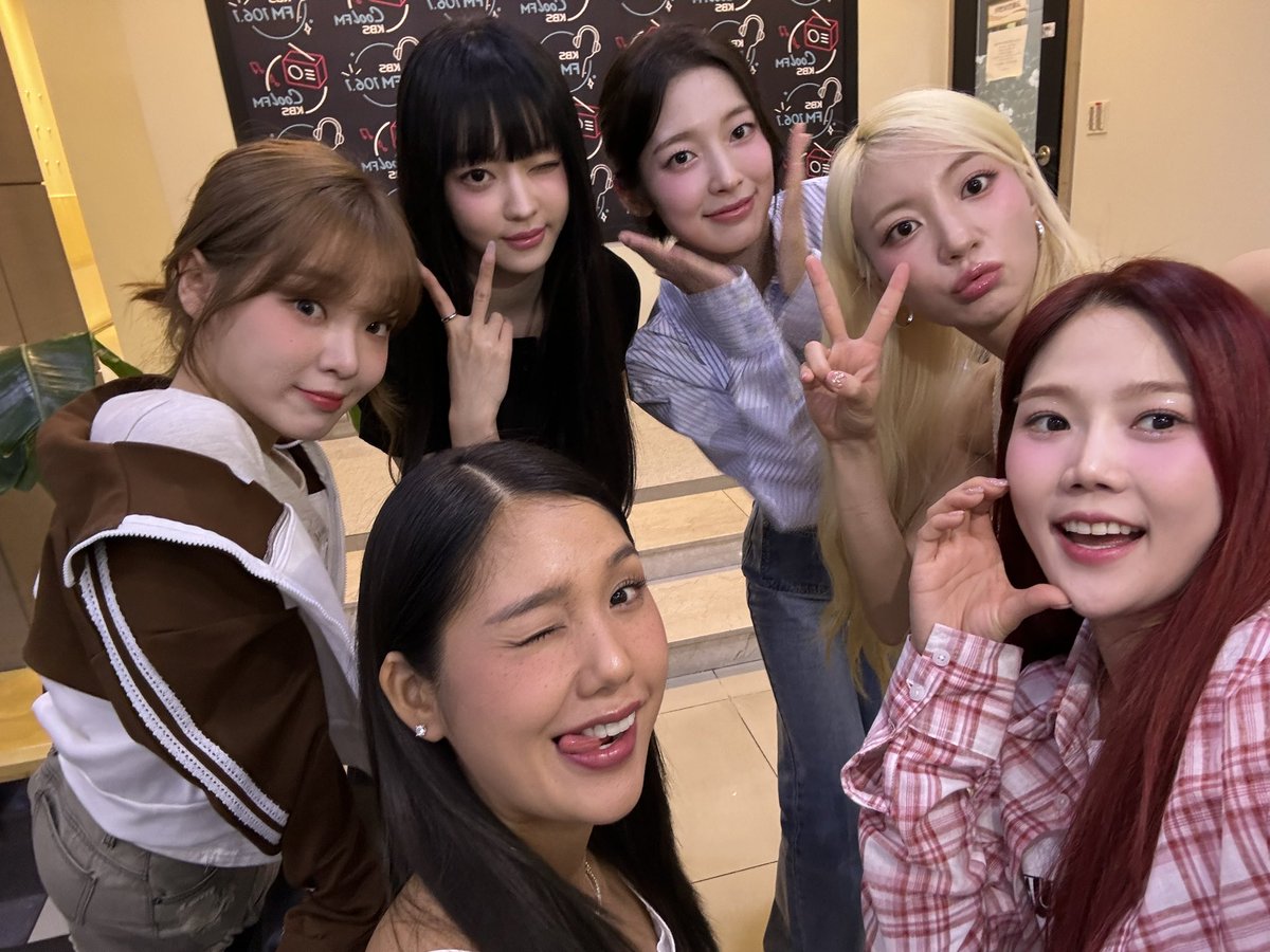 OMG_members's tweet photo. 곧 박명수 선배님의 라디오쇼에 오마이걸이 등장🩷🩷🩷🩷두둥!!!! https://t.co/tNyR0uHwLF