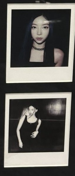 📷| Fotos da Narin expostas no evento de pre-listening.

#MEOVV #미야오 #NARIN #나린