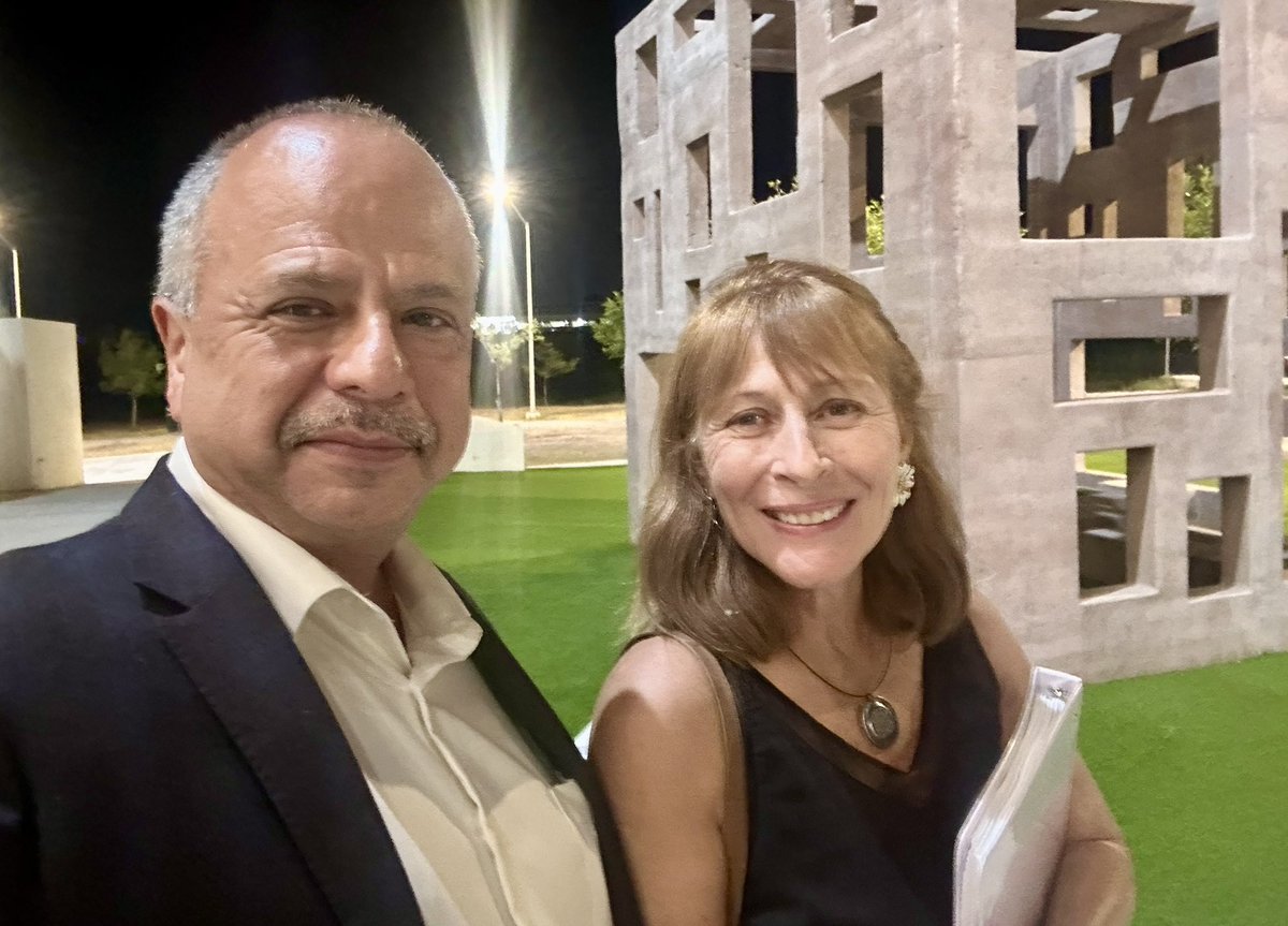 luisgure's tweet image. Hoy tuvimos la primera reunión con la próxima titular del @IME_SRE , la querida compañera @tatclouthier a quien refrendamos el compromiso de realizar una entrega completa, detallada y ordenada del instituto, siempre en favor de nuestra comunidad migrante