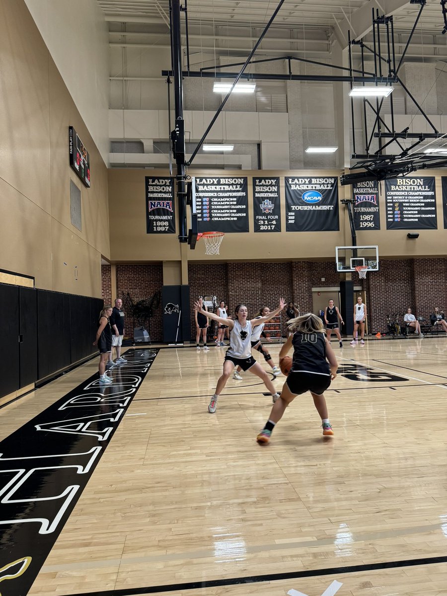 Harding_WBB's tweet photo. Back to school = back to work!  
#WeAreHarding https://t.co/xeH1urdvH1