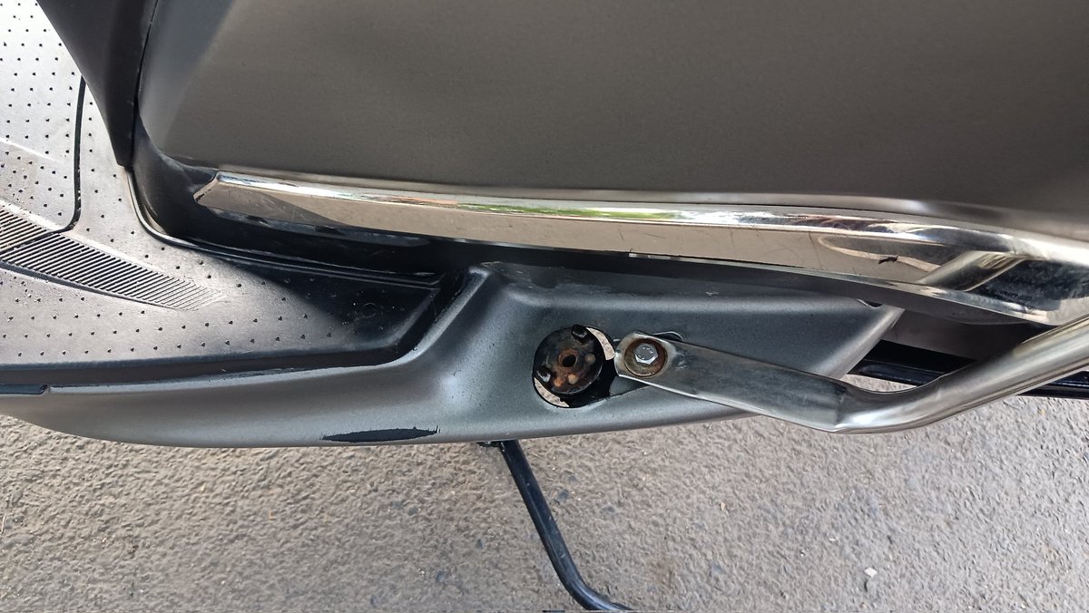 vigfrndz's tweet photo. @tvsmotorcompany See it for yourself the charges that they took and the problem which they couldn't fix https://t.co/GSykBKZ0Oq