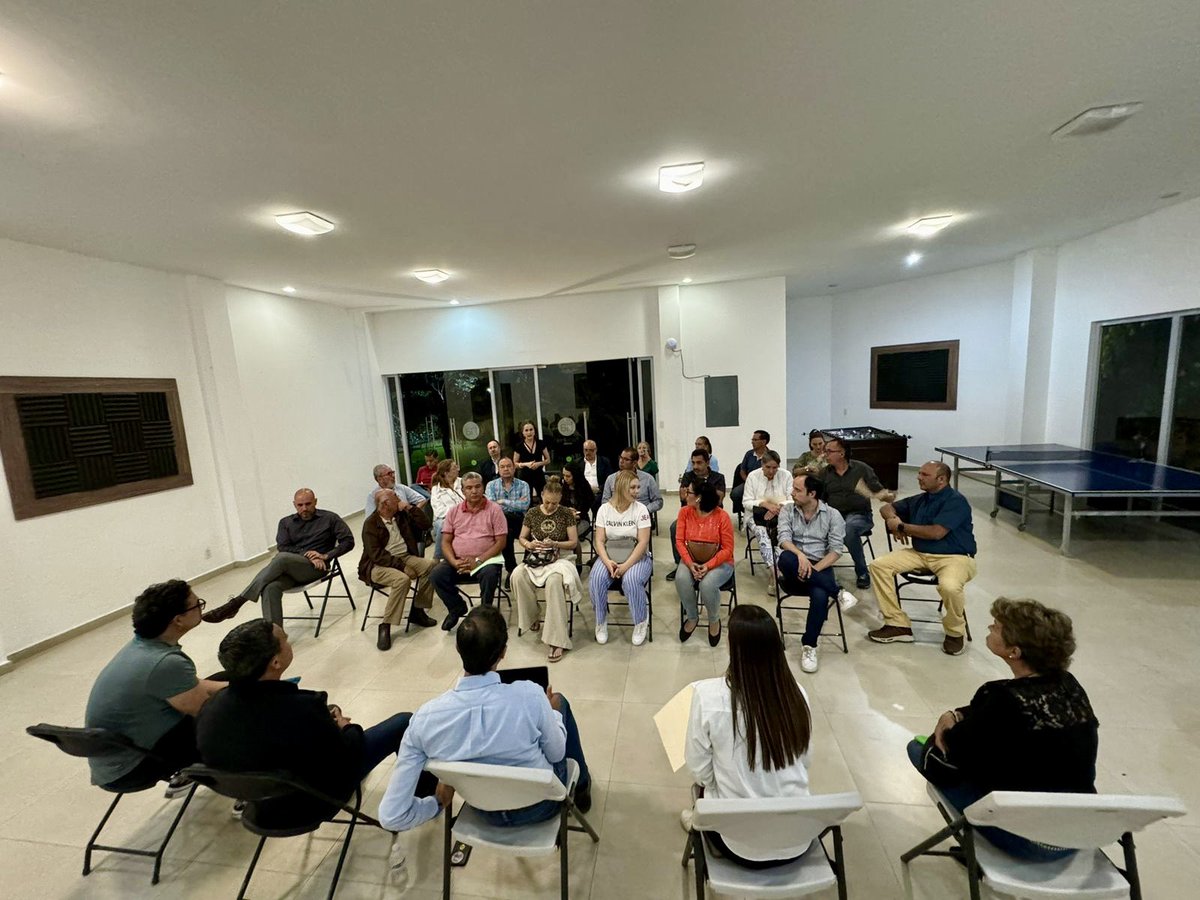 Les agradecemos mucho a los vecinos de Juriquilla su confianza para seguir avanzando con orden y rumbo en sus gestiones. 
Reconocemos el gran compromiso y voluntad que tienen para hacer de su entorno un mejor lugar. 🙌🏻