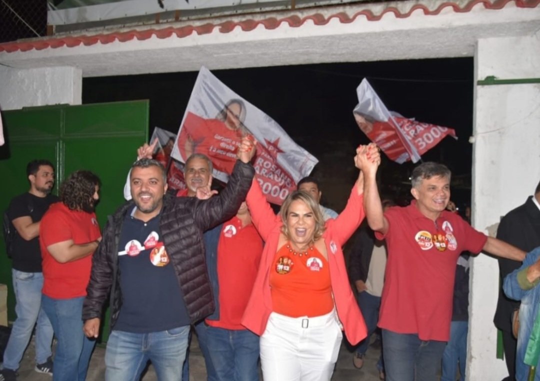dimasgadelha13's tweet photo. Noite de lançamento da campanha da candidata a vereadora em Itaboraí, Rosane Araújo! Parabéns pelo lindo evento e muito sucesso na caminhada! Vote no #TimeLula, vote 1️⃣3️⃣🌟 https://t.co/LCa1jaqGkB