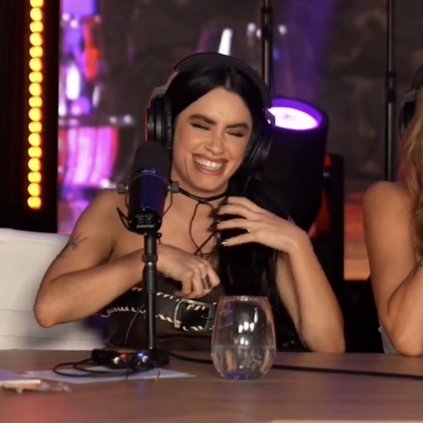 bisexual porque me gusta la china suárez y lali #CrisMorenaDay