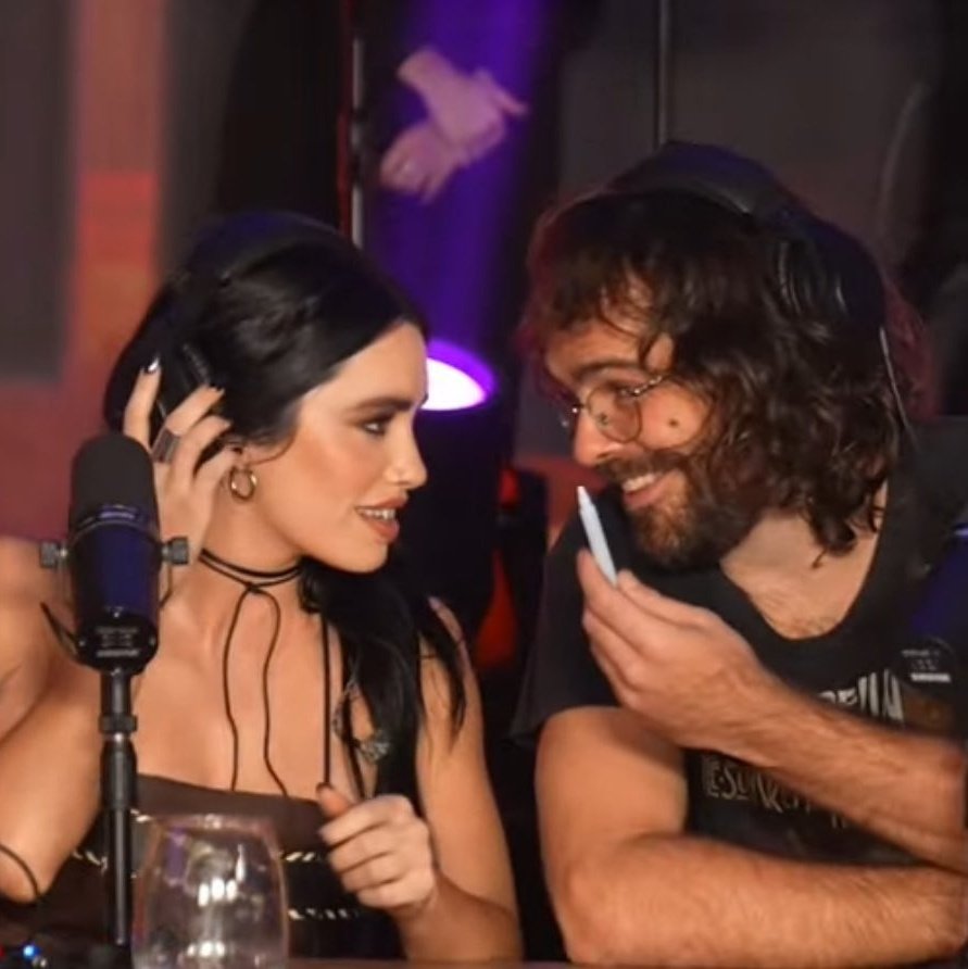 sisshg's tweet image. lo digo con una mano en el corazón, es increíble y muy muy heavy como dos personas se conocen tan tan bien que con una mirada se pueden decir TODO todo. se complementan de una manera INCREÍBLE que se ve a kilómetros la comodidad mutua que existe entre ellos. los quiero un monton