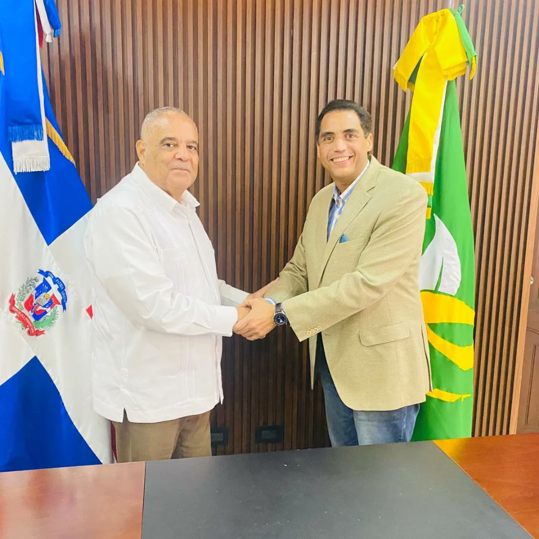 Un placer haber recibido la visita de cortesía del vice-alcalde de Santo Domingo Norte Leandro Rafael Gonzalez.
#estrechandovinculos
