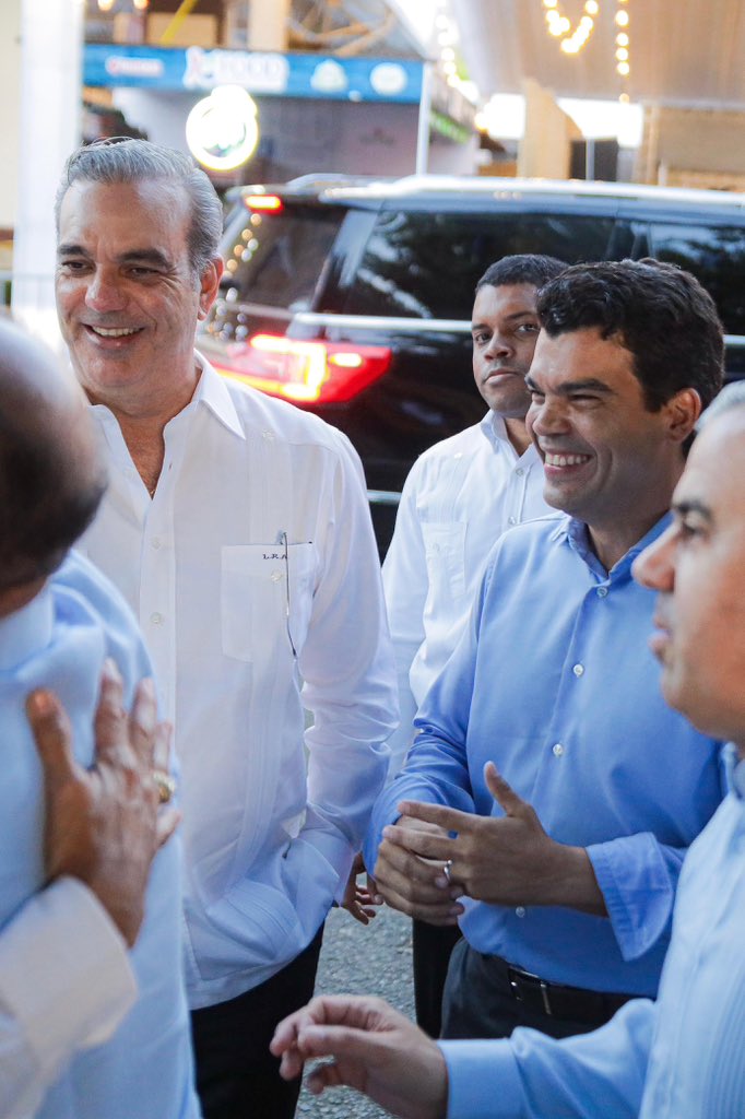 warnaudbisono's tweet photo. Estamos en San Francisco de Macorís, acompañando al presidente @luisabinader en la apertura de la Vigésima Octava edición de la @ExpoMayoristard 2024, en el Club El Mayorista. 

Este evento que atrae a diversos sectores empresariales y es el más destacado de la región noreste del país, este año ofrece un espacio especial para que los emprendedores nacionales enseñen sus productos de manera gratuita, fortaleciendo así nuestra economía y promoviendo una competencia justa📈. 

¡Es un honor ser parte de esta celebración que impulsa el progreso de nuestra nación🇩🇴!

#ExpoMayorista2024
