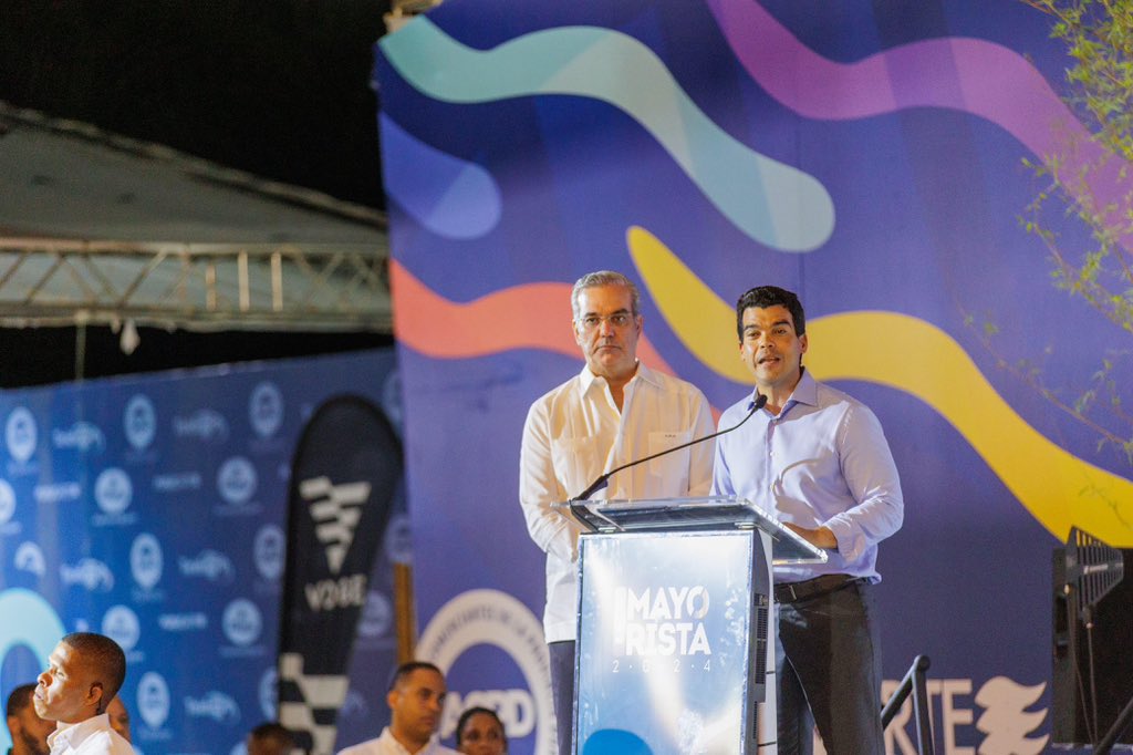 Estamos en San Francisco de Macorís, acompañando al presidente <a href="/luisabinader/">Luis Abinader</a> en la apertura de la Vigésima Octava edición de la @ExpoMayoristard 2024, en el Club El Mayorista. 

Este evento que atrae a diversos sectores empresariales y es el más destacado de la región noreste del