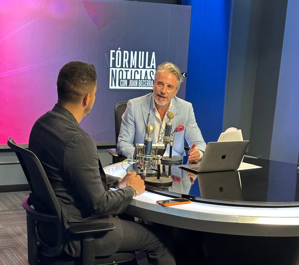 RodrigoSamC's tweet image. Agradezco a mi carnal, @juanbaaq, por el espacio que me dio hoy en @Radio_Formula. Platicamos sobre la próxima elección de la Dirigencia Estatal de @MovCiudadanoMX en #Edomex y dejamos claro que Lo Nuevo tiene que ir en serio y #ConLosGuantesBienPuestos 🥊