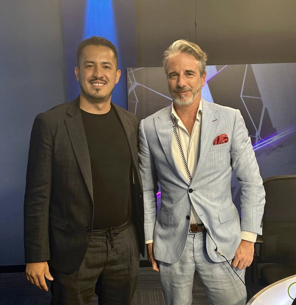 RodrigoSamC's tweet image. Agradezco a mi carnal, @juanbaaq, por el espacio que me dio hoy en @Radio_Formula. Platicamos sobre la próxima elección de la Dirigencia Estatal de @MovCiudadanoMX en #Edomex y dejamos claro que Lo Nuevo tiene que ir en serio y #ConLosGuantesBienPuestos 🥊