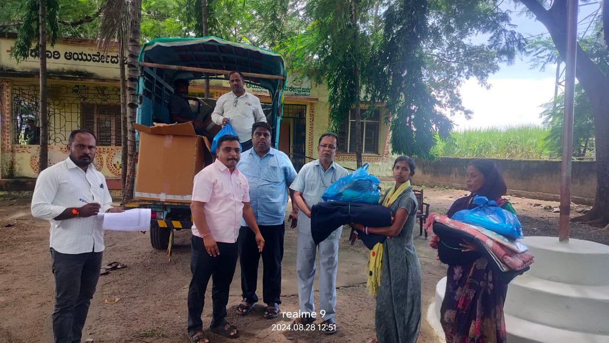pranav_ngo's tweet image. Flood relief efforts in Mirji Village, Mudhol Taluk, Bagalkot district! Pranava Foundation distributed food kits, blankets, bed sheets, toiletries, and clothing to those affected, bringing hope and comfort to the community. 

#FloodRelief #SupportInNeed #pranavfoundation
