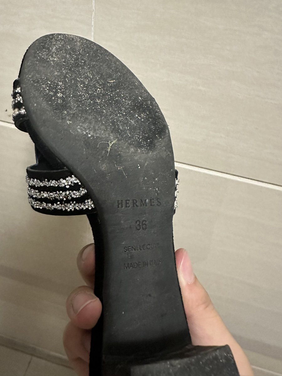 年度最佳 补图      真受不了这种顶美反差   在电梯里看见的是158臭脸高冷少妇  脚下踩着爱马仕脚泥拖鞋  在床上又是大哥的豹纹反差母狗    今晚再去看看偷偷拿走点什么寄给粉丝   或者 摄像头挂出来了 又或者 她搬走了… #扫楼 #射鞋  #反差 #原味 https://t.co/XZzdqathuB