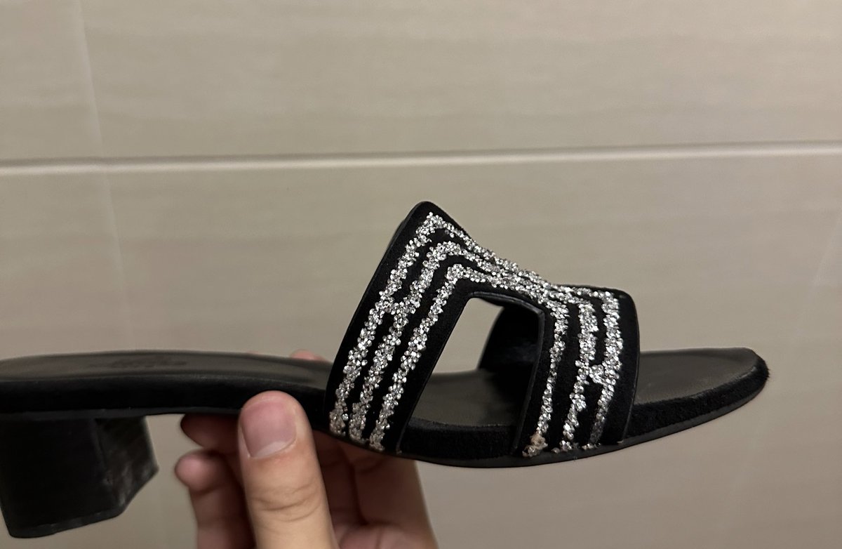 年度最佳 补图      真受不了这种顶美反差   在电梯里看见的是158臭脸高冷少妇  脚下踩着爱马仕脚泥拖鞋  在床上又是大哥的豹纹反差母狗    今晚再去看看偷偷拿走点什么寄给粉丝   或者 摄像头挂出来了 又或者 她搬走了… #扫楼 #射鞋  #反差 #原味 https://t.co/XZzdqathuB