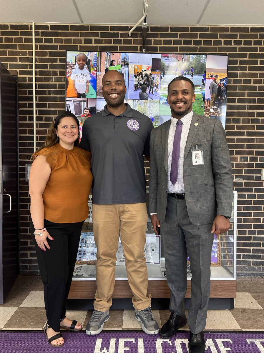 ConradAusar's tweet photo. @durkinbulldogs  is a shining star on Chicago's Southwest Side! 🌟 Their focus on academic excellence, athletics, and a welcoming environment creates a thriving learning community. 📚🏀🏫 #Education #SouthwestSide @Network10CPS @ChiPubSchools #UBME https://t.co/UN3u0uGQaz