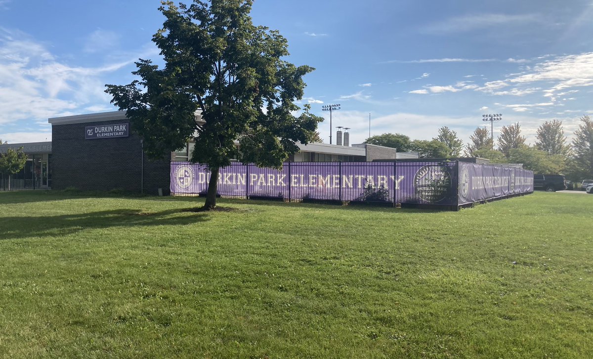 ConradAusar's tweet photo. @durkinbulldogs  is a shining star on Chicago's Southwest Side! 🌟 Their focus on academic excellence, athletics, and a welcoming environment creates a thriving learning community. 📚🏀🏫 #Education #SouthwestSide @Network10CPS @ChiPubSchools #UBME https://t.co/UN3u0uGQaz