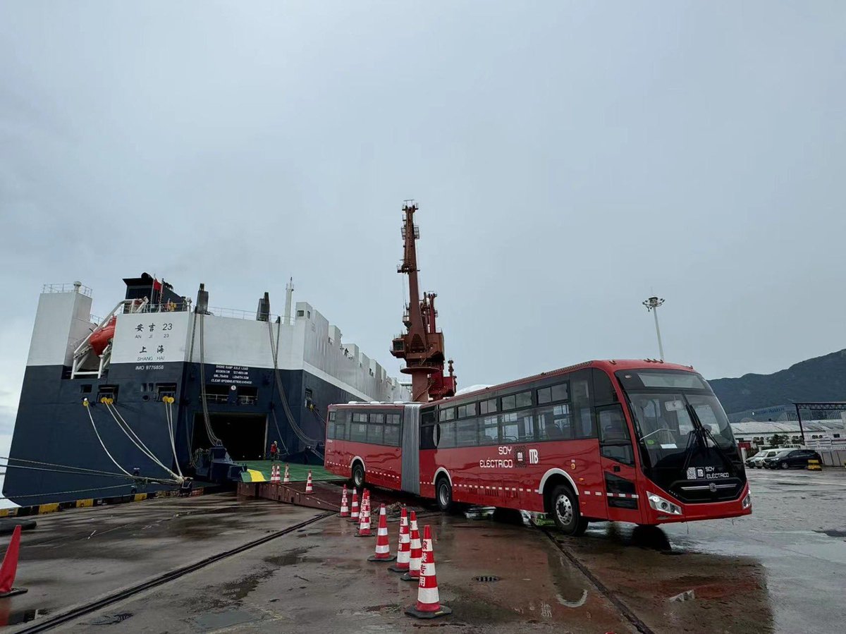 RosarioCastroE's tweet photo. Ya vienen en camino a México 10 nuevos autobuses 100% eléctricos para @MetrobusCDMX ⚡️🔋

Serán 6 unidades Zhongtong para Línea 5 y 4 unidades Sunwin para Línea 2.

Con estos vehículos ambos corredores iniciarán su migración gradual de autobuses diésel a #CeroEmisiones 🌱 https://t.co/pdDm5RFaWg