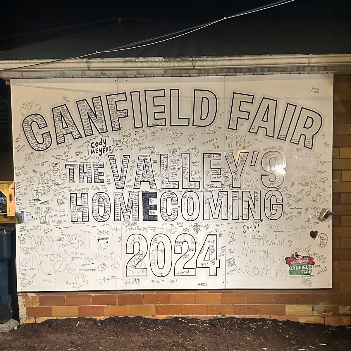 That’s a wrap on Day 1! Opening Ceremonies with a special surprise start at 10 A.M. tomorrow at the Michael Kusalaba Fund of the Youngstown Foundation Event Center Stage ✈️ 🐓 See you there!