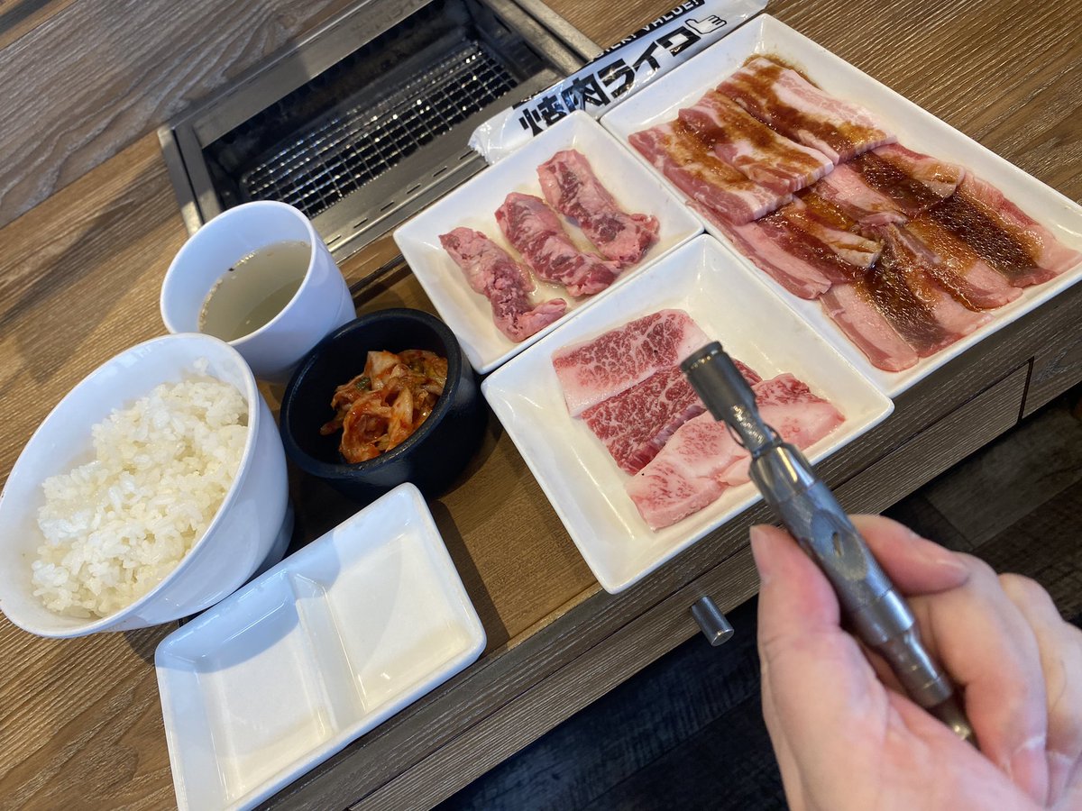 CTHRAG_YASKA's tweet photo. 今日のブランチは、#肉の日 なので #焼肉ライク で、#ワンコイン神戸牛
?
前は、半額神戸和牛って390円じゃなかったっけ?
580円以上の定食頼まないと、神戸牛頼めないとか、制約も増えてるね………_(:3 」∠)_
#dynavap
#VonG https://t.co/UZHJVe7jB7