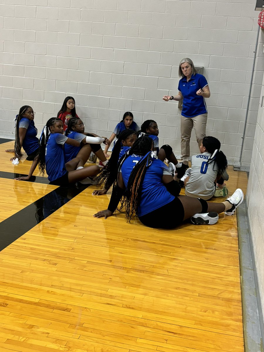 coach_melwalker's tweet photo. Thankful for the amazing staff, at Ousley! They are welcoming to our staff, hard working and building up the foundation of our @SeguinVball program!! Thank you Coach Huntsinger and Coach Gonzales!! We ๐ฉต you! #BuildThemUp #OurFoundation #WinAtEverything https://t.co/oDVJOnYzu0
