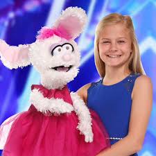 nstclair98's tweet photo. Hey i got a great idea guys. I want Mark Dindal to make, story, and direct a 2D Disney animated movie about @ItsDarciLynne and Petunia at Walt Disney Animation Studios. #2D #Disney #Animated #Movie #MarkDindal #DarciLynne #Petunia https://t.co/P8lpGZqLiR