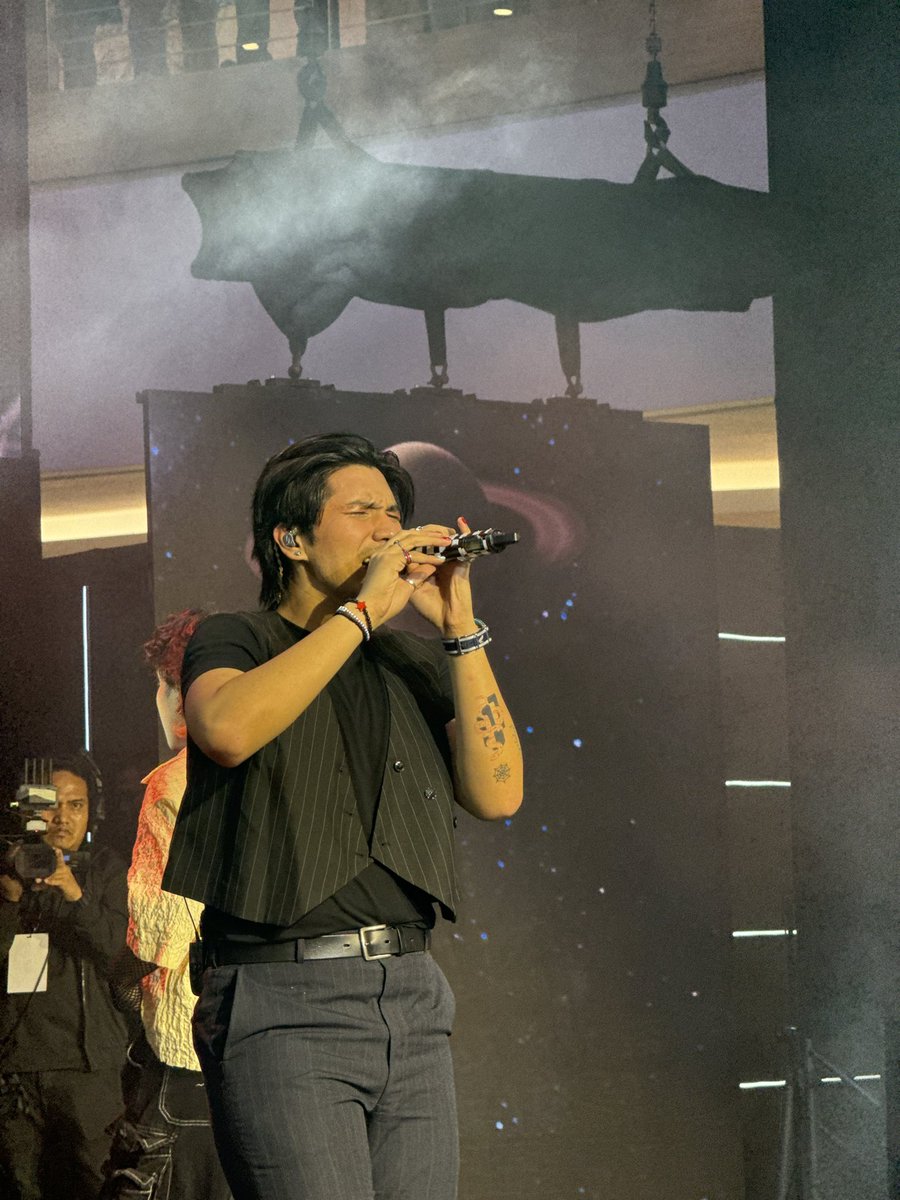 SunStarDavao's tweet image. And the crowd went wild when #CupOfJoe performed some of their hits songs during the #realmeFanFest2024 🎶

On Wednesday, @realmephilippines treated fans with a free mini concert dubbed as #realmix. The fan fest also highlighted the launch of the brand new #realme13ProSeries5G!