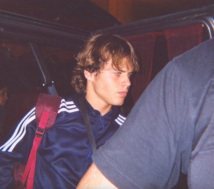 dios creo a hombres estupidos y como disculpas nos mandó a benjamin rojas