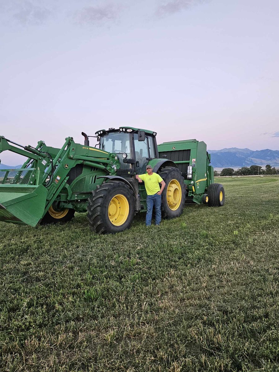 Jeremy_Rich12's tweet image. John Deere green, had a perfect evening the other day to rake and bale our first field for second cutting! 🏔️🙌🏻

#johndeere #haying #farming #ranching #montana