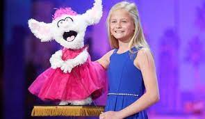 nstclair98's tweet photo. Hey i got a great idea guys. I want Mark Dindal to make, story, and direct a 2D Disney animated movie about @ItsDarciLynne and Petunia at Walt Disney Animation Studios. #2D #Disney #Animated #Movie #MarkDindal #DarciLynne #Petunia https://t.co/P8lpGZqLiR
