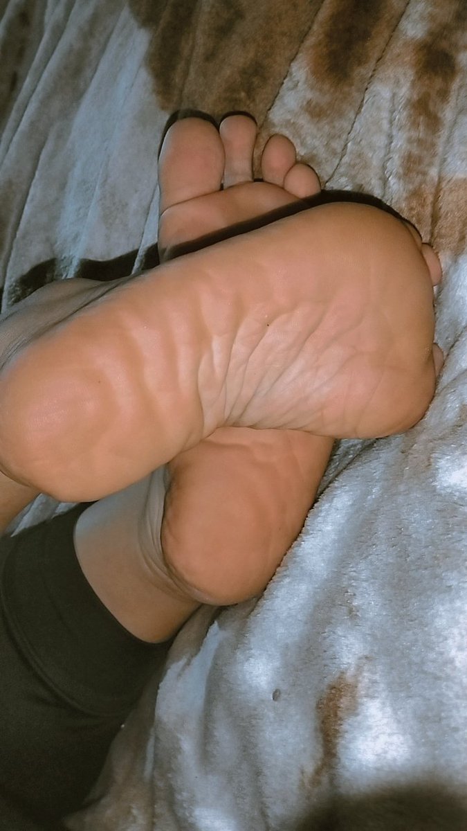 busco sumiso financiero dispuesto a pagarme cuando necesite dinero a cambio de foto pies😈👣 #pies #piesdemujer #piesbonitos #piessexys #prettyfeet  #feetmaster #feetcommunity #feetstagram #fetichedepies #feetart #feetpicswanted #fetiches #feetarch #feetporn #feetloversheaven