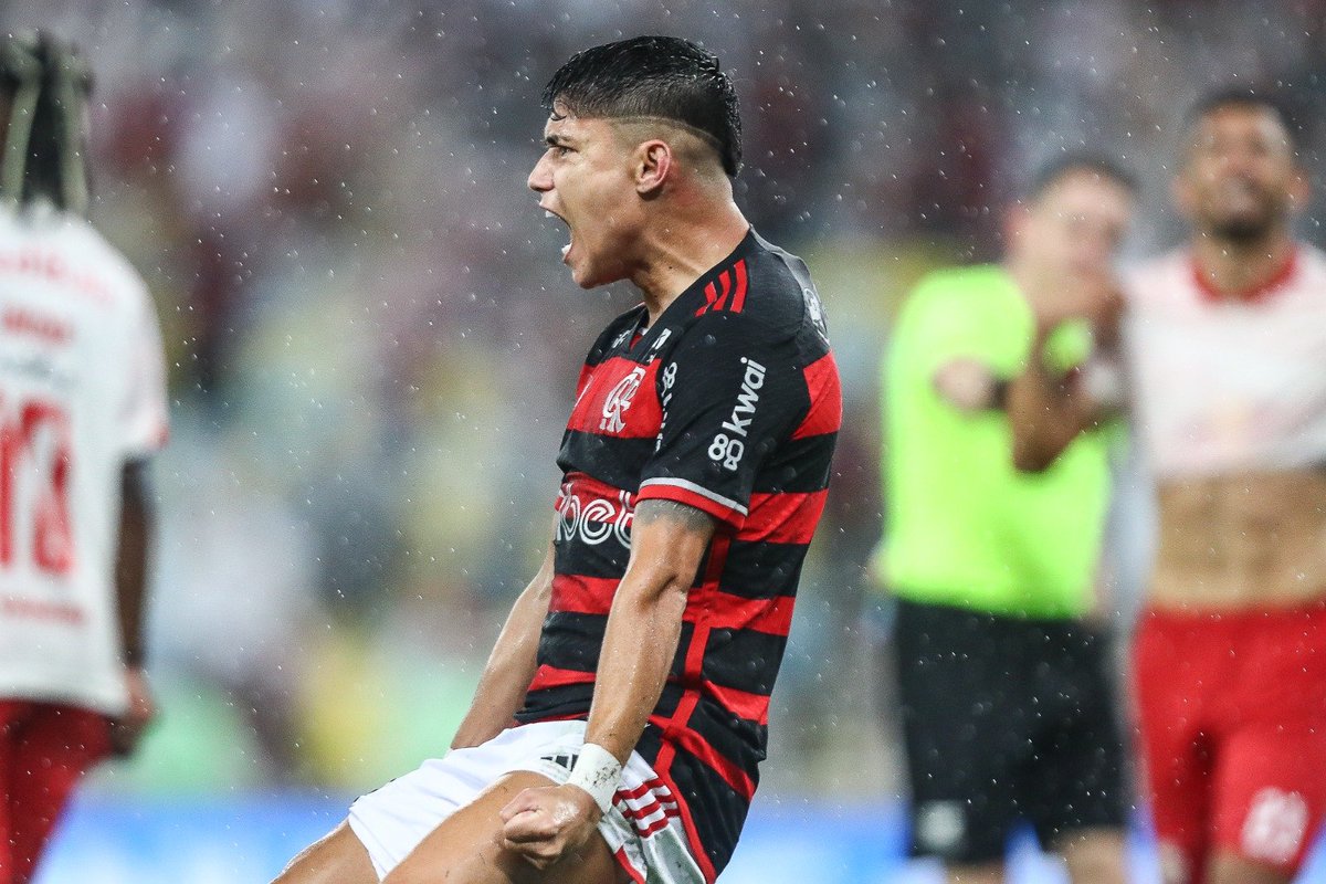 CentralFlaNacao's tweet photo. O Luiz Araújo tem simplesmente 20 DESARMES, nos últimos 4 jogos, ele é ponta.

Não canso de exaltar a dedicação desse cara. https://t.co/c5ZgEtMg5V