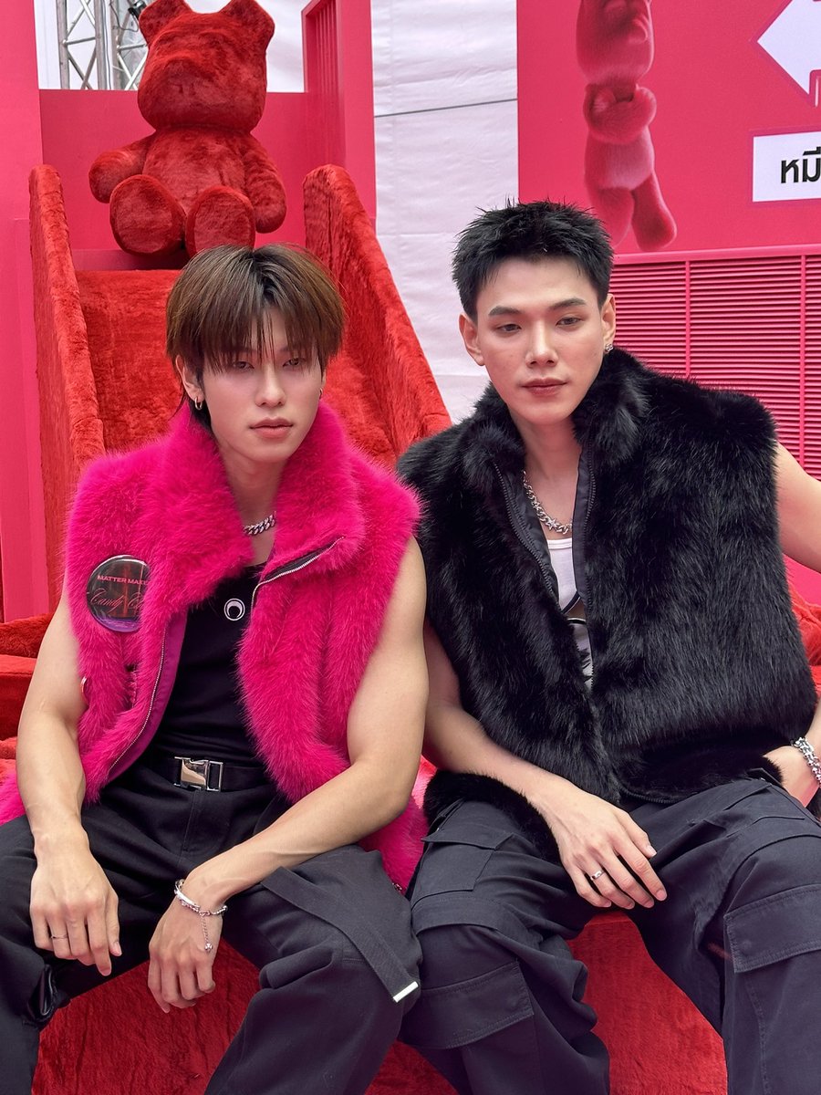 Maybelline_TH's tweet photo. แฟนๆต้าห์อู๋ออฟโรด ชอบกันมั้ยลุคแบบ NY BOY สุดๆ มากับ Super Stay Teddy Tint สี 15 Skinny Dip และ สี 25 Baby Tee 🧸💖

TEDDYTINT X DAOUOFFROAD
#MaybellineTeddyLand https://t.co/xCRWM3t4Wu