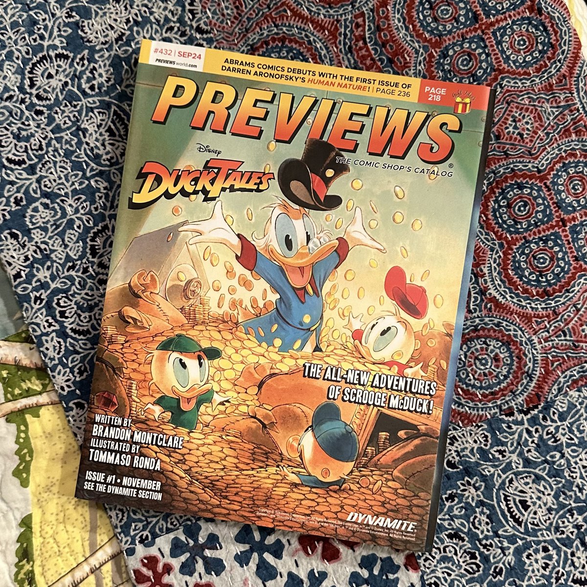 HonuDan's tweet image. ... *AND* look at the cover on the new @PREVIEWSworld catalog!!! #DuckTales #WooOo