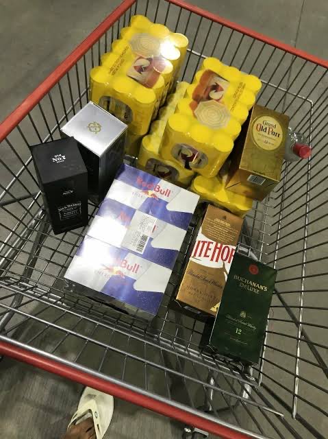 o_mirands's tweet photo. alguém me explica como 12 itens naturais viraram uma compra de 1000 reais?! Não tem condições essa realidade mais! https://t.co/TolHYQWhcl