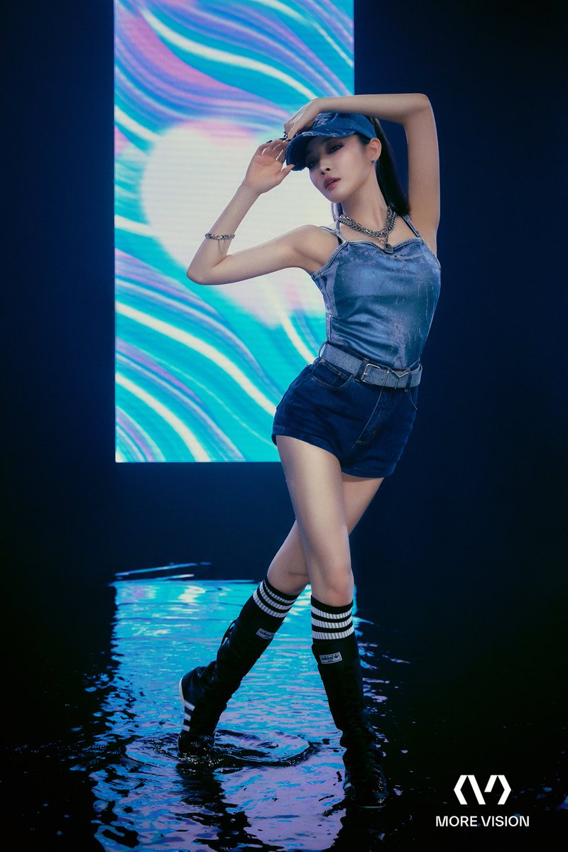 CH_CHUN9HA's tweet image. CHUNG HA 청하  - [알고리즘 (Algorithm)] Photo Behind 📸

🎬youtu.be/dyMDOIMBlmc

#CHUNGHA #청하
#청하_Algorithm #Algorithm #알고리즘
#MOREVISION #모어비전