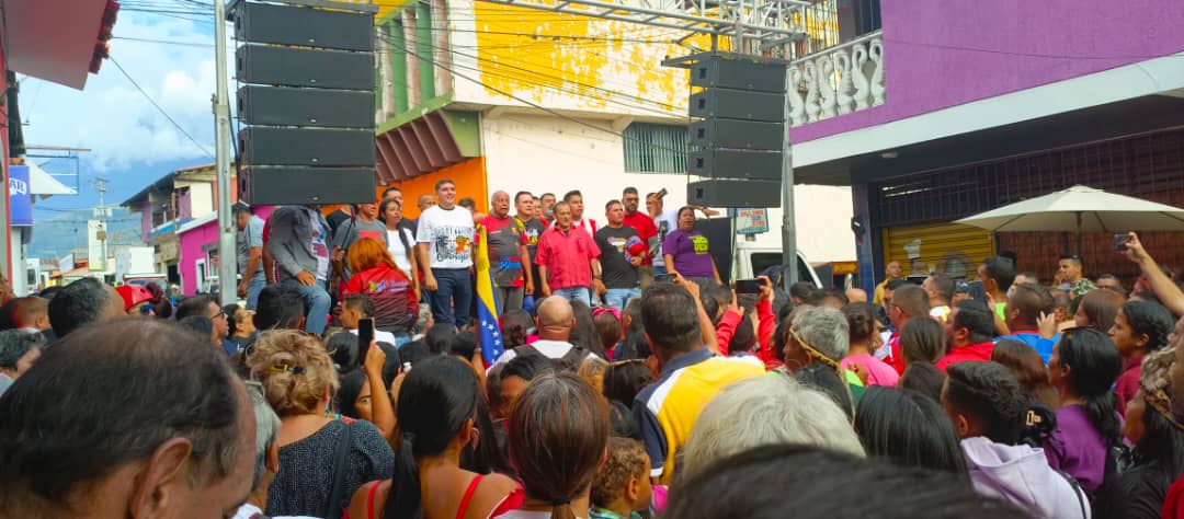 campoeliasmrt's tweet photo. Con gran alegría nos movilizamos en respaldo a nuestro Presidente Nicolás Maduro desde el Mcpio. Campo Elías participamos en la Gran Marcha de las Fuerzas Revolucionarias. Celebramos el Triunfó de la Paz y la Revolución Bolivariana.

@NicolasMaduro https://t.co/fhlMMGzc7s