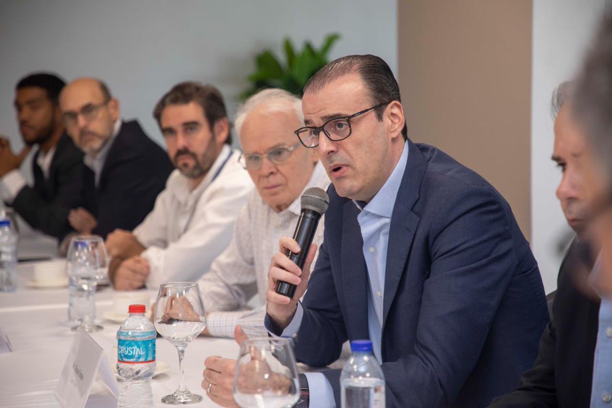 adiplast_do's tweet photo. En el día de hoy, nuestra Junta Directiva realizó una visita al ministro @itobisono, quien, acompañado por el viceministro @FantinoPolanco y su equipo, trató temas de alto interés para el sector, en conjunto con nuestros aliados de la @airdmedia y DASA.

#ADIPLAST @MIC_RD https://t.co/QczJR5LGqJ