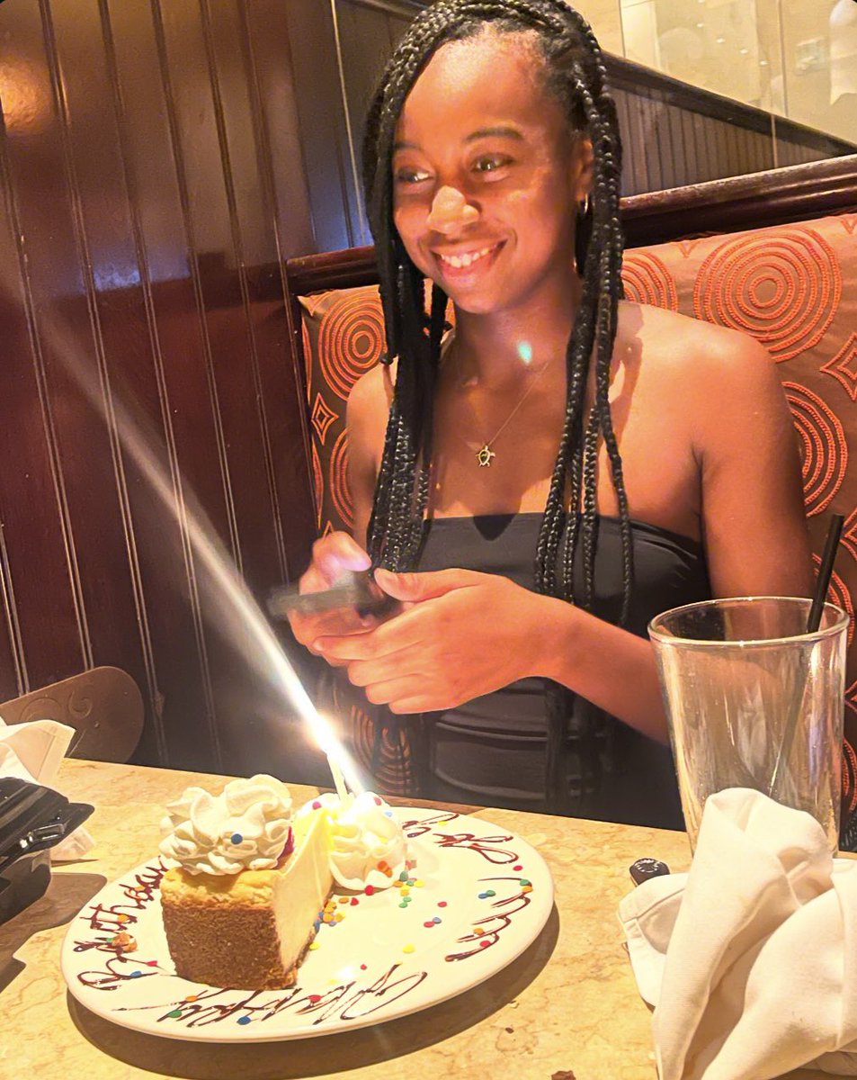 Gifted_Hands_'s tweet photo. Tayla’s 17th BDay Celebration… To Be Continued!!! ✨ 🎉 🍰 🖤 💞 💜 💯 #birthday #dinner #love #Tayla https://t.co/DAZ1z9NFp3