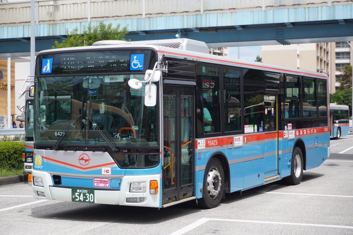 京浜急行バス Y6425 三菱ふそうエアロスター 2PG-MP38FK 広告枠が無く