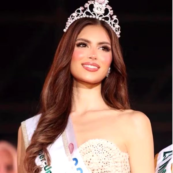 miss_coronas's tweet image. Atentamente: Sofía Osío.