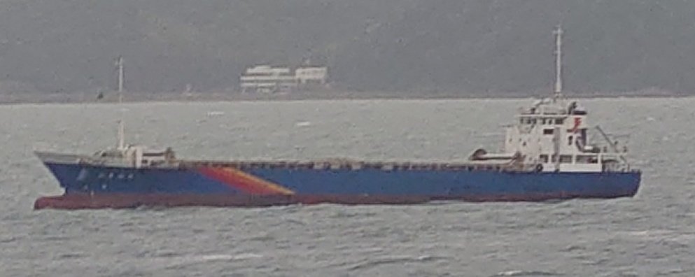 ShipEnginer's tweet photo. 有名な内航船かと思ったら違う船でした🚢三倉山丸でした。 https://t.co/Uknr3WHAVL